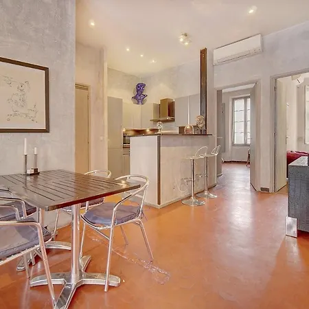 Apartament Superbe 4 Pieces A 200 M Du Palais